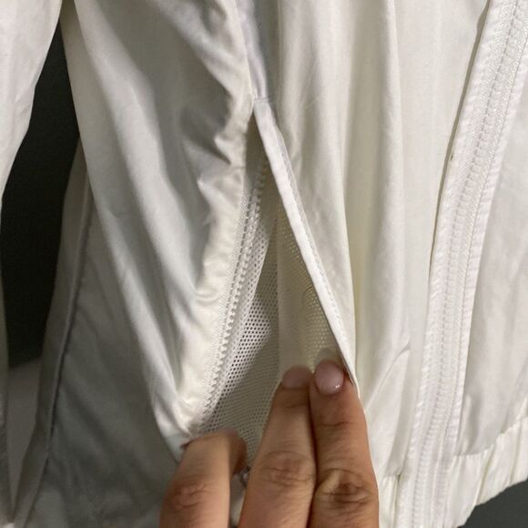 NIKE WOMENS SPORTSWEAR WINDRUNNER WOVEN HOODED JACKET 883495 133 - Picture 7 of 16